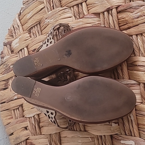 COPY - ๐ป TORY BURCH NORI CORK WEDGE GOLD METALLIC SANDALS. - Picture 14 of 15